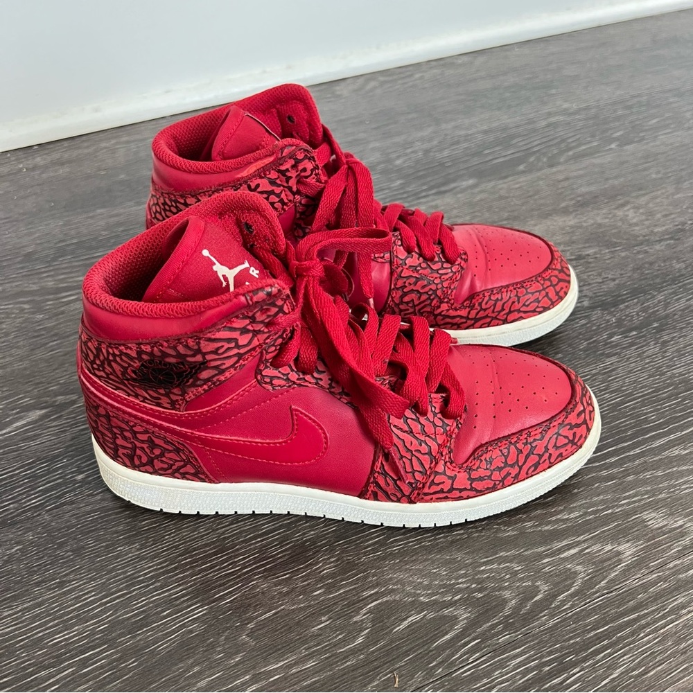 Nike Air Jordan 1 Retro High “Red Elephant”